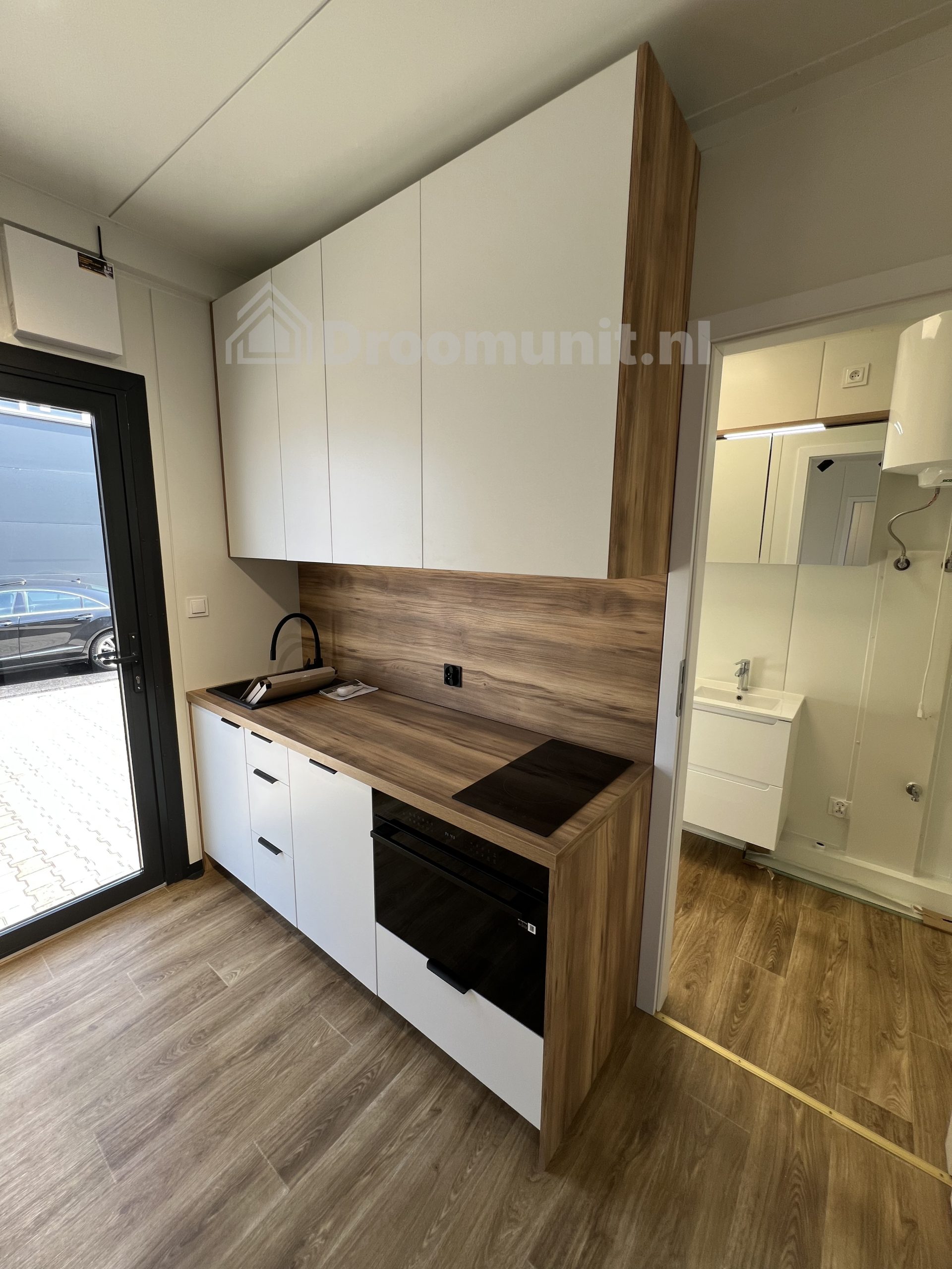 Keuken in luxe mobiele prefab woonunit Emmy met 1 slaapkamer, afmeting 800x300