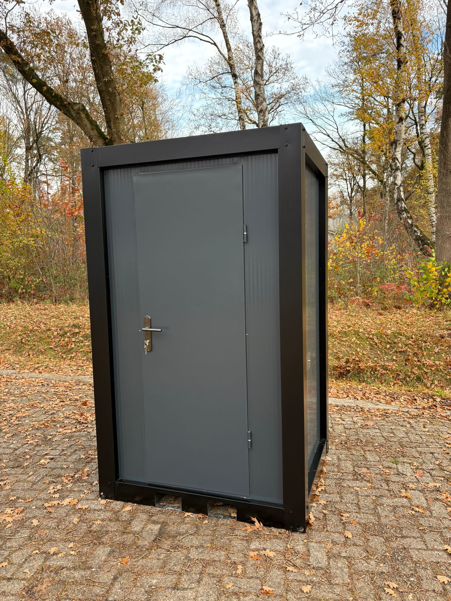 Single toilet unit met urinoir buitenzijde 2