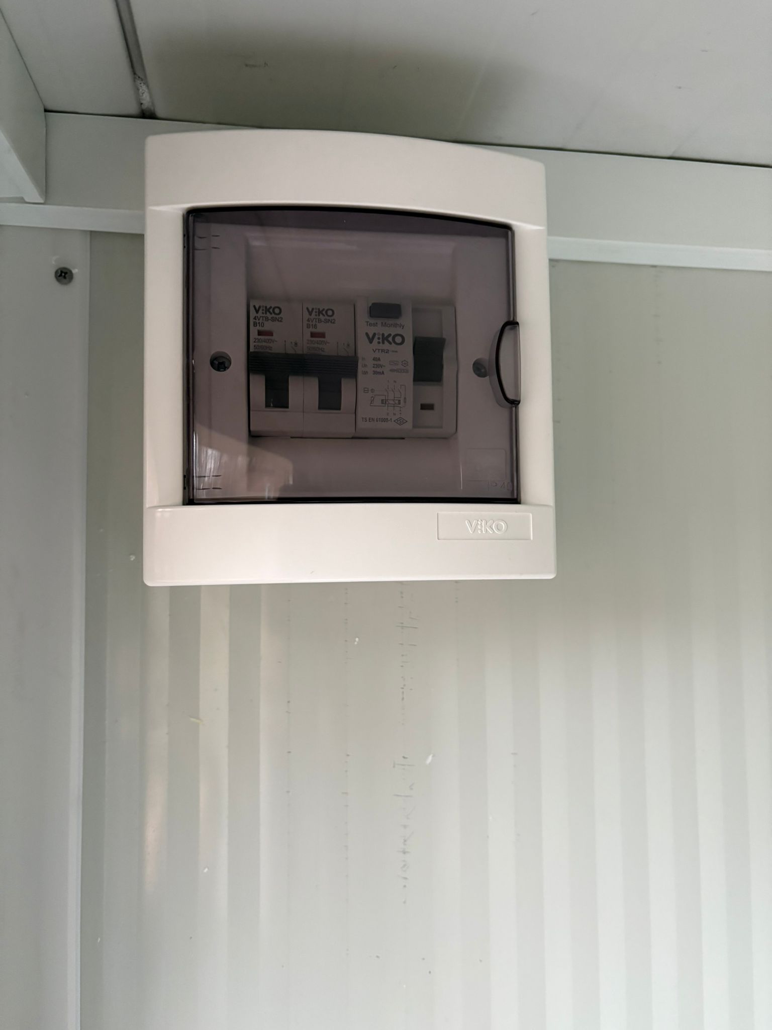 Groepenkast in mobiele MIVA toiletunit
