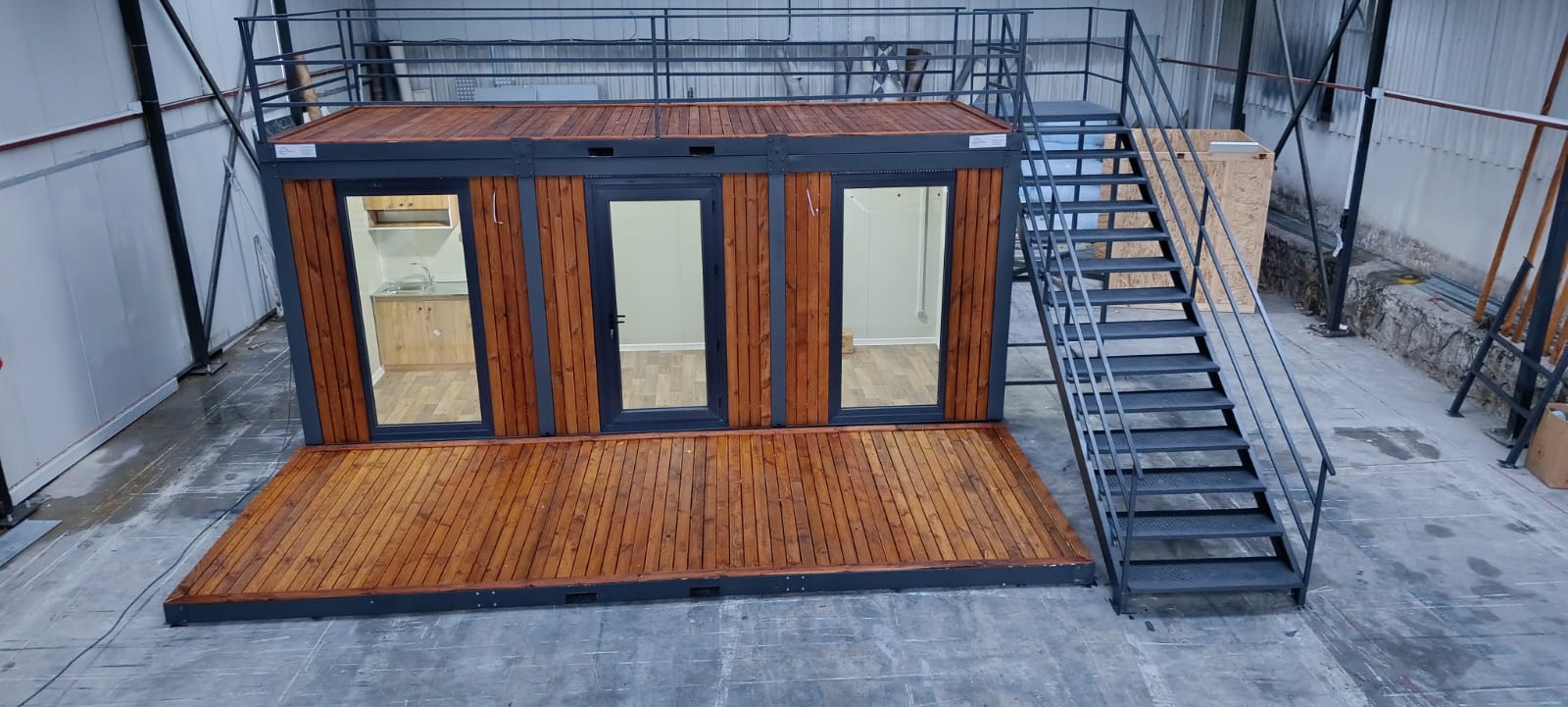 Buitenzijde van een prefab kantoor unit.