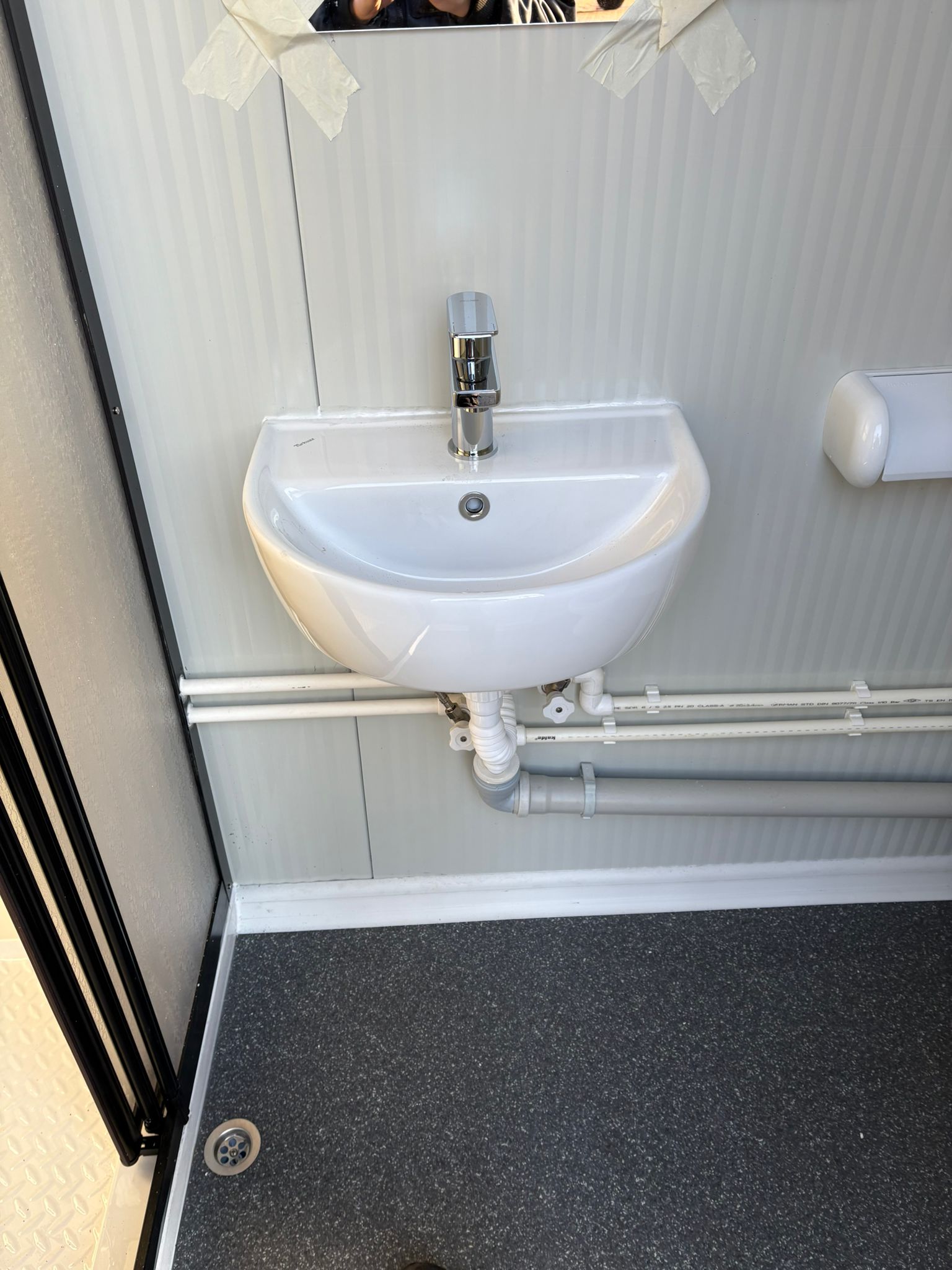 Badkamer met technische ruimte