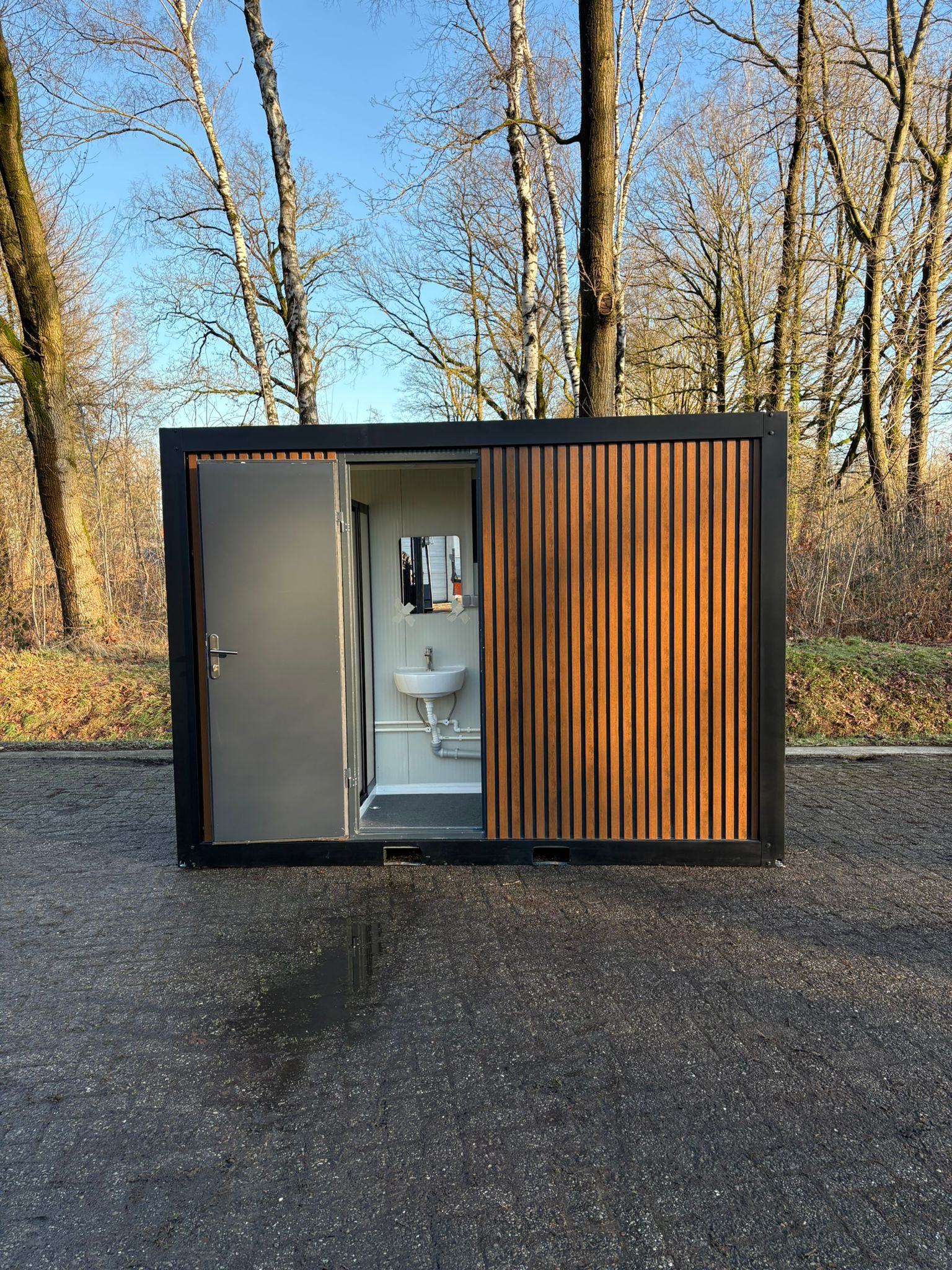 Badkamer met technische ruimte