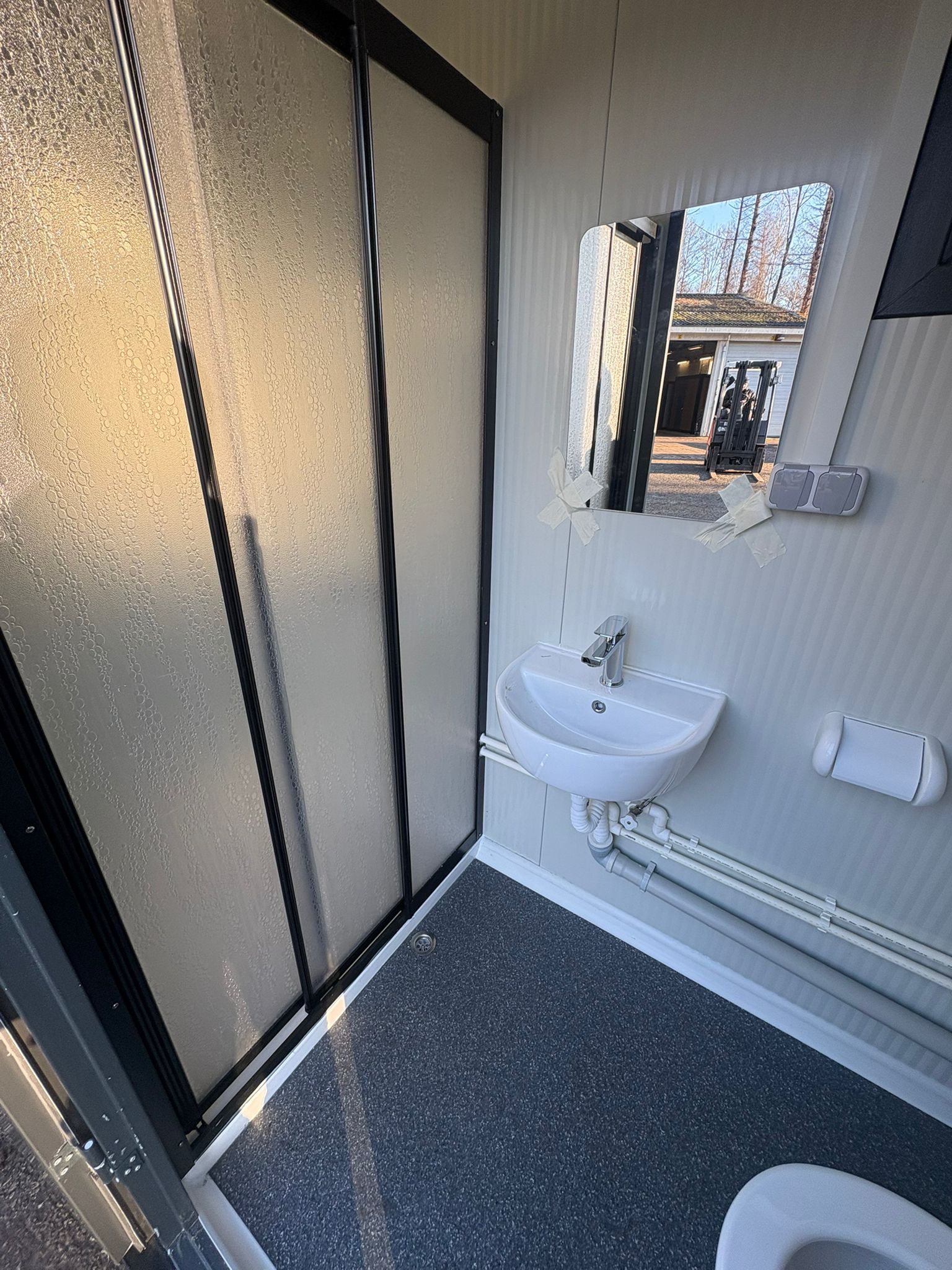 Badkamer met technische ruimte