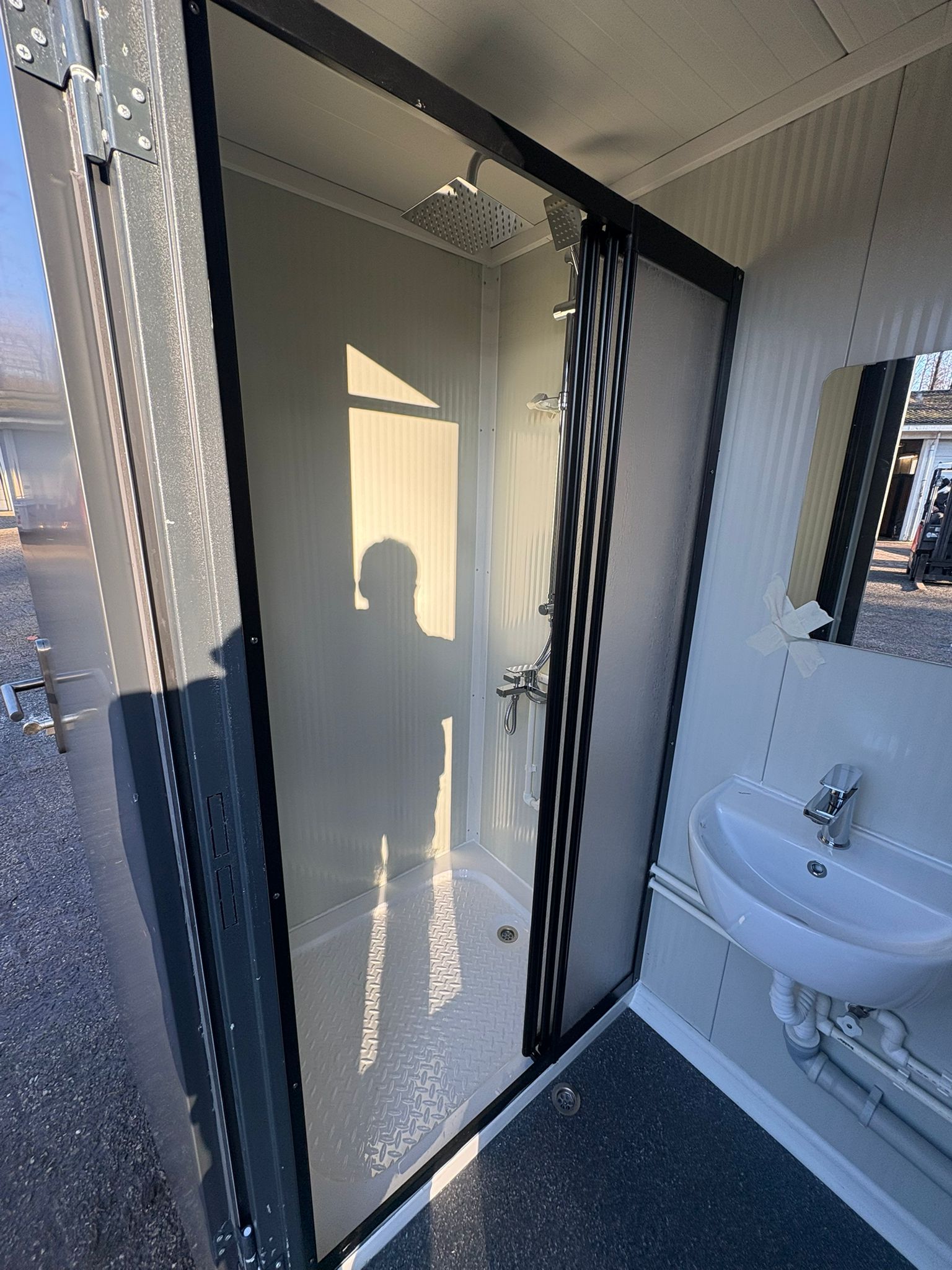 Badkamer met technische ruimte