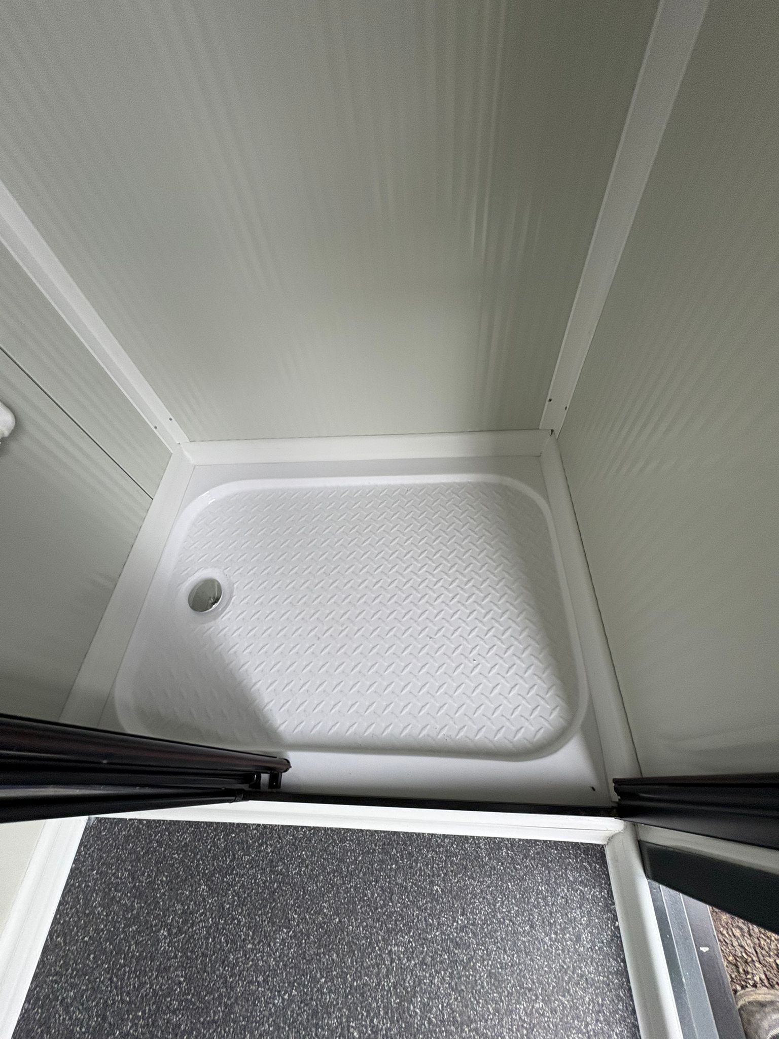 enkele badkamer unit douchebak