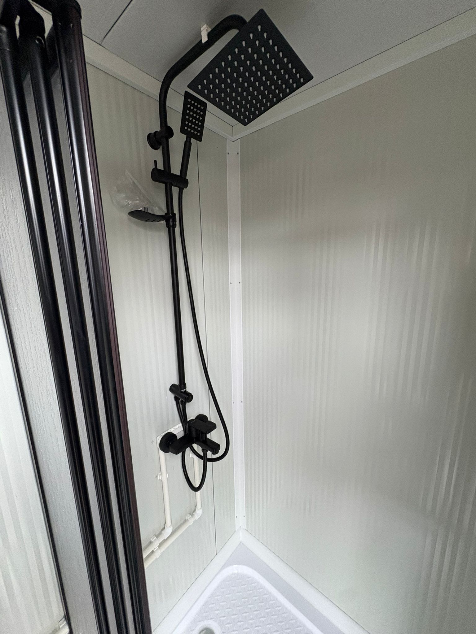 enkele badkamer unit regendouche