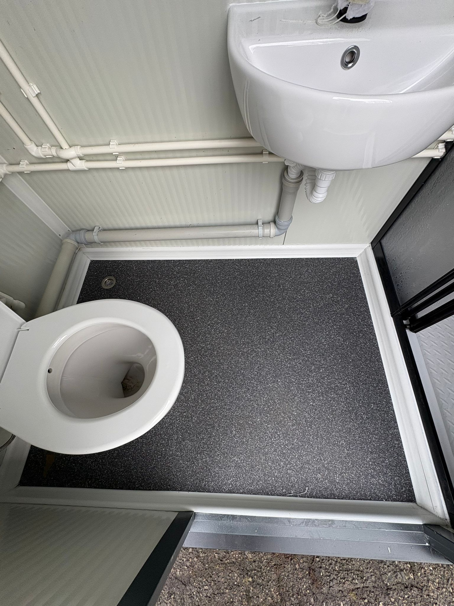 enkele badkamer unit toiletpot